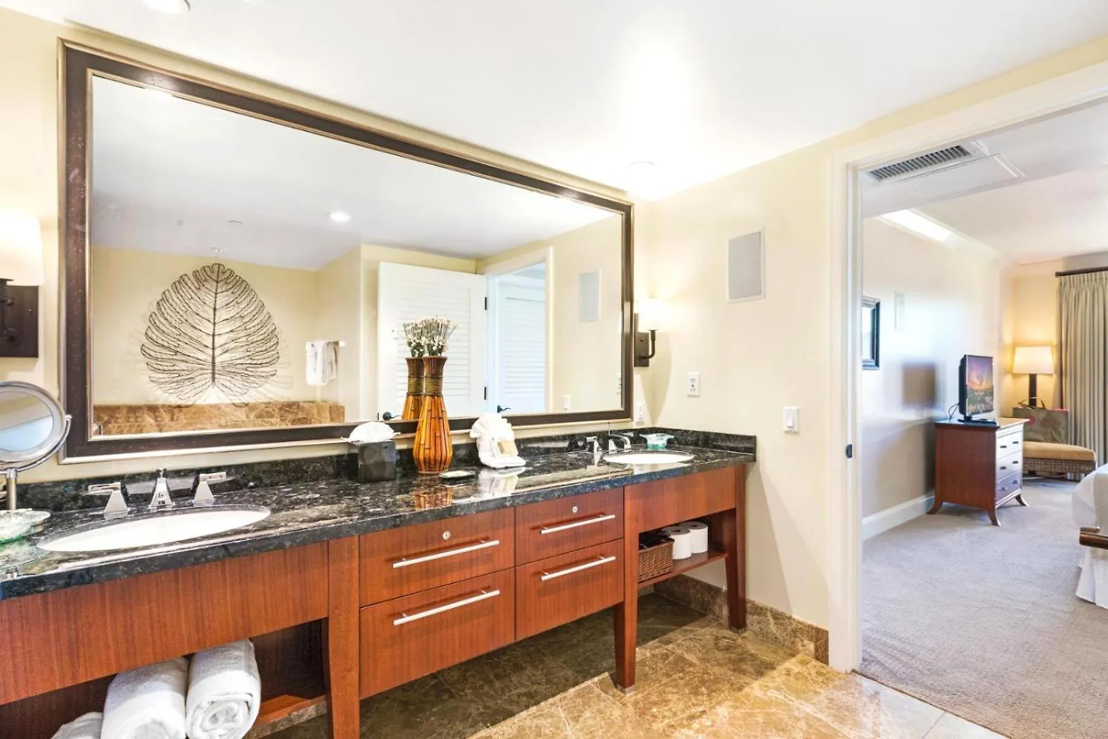 Kbm Resorts Spacious 5-Bedroom Honua Kai Collection Multi Unit Listing Same Floor Ocean Views 2 Free Rental Cars Hkh-60309 Kaanapali